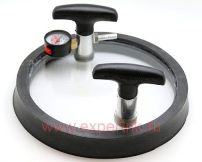 Round flat vacuum box with arrow vacuum indicator gauge